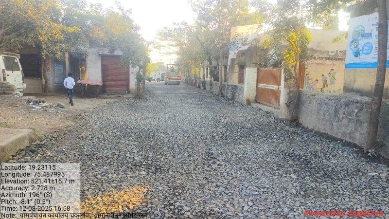 जिल्हा परिषद शाळेसमोरील रस्त्यांचे काम (स्वनिधीतुन)